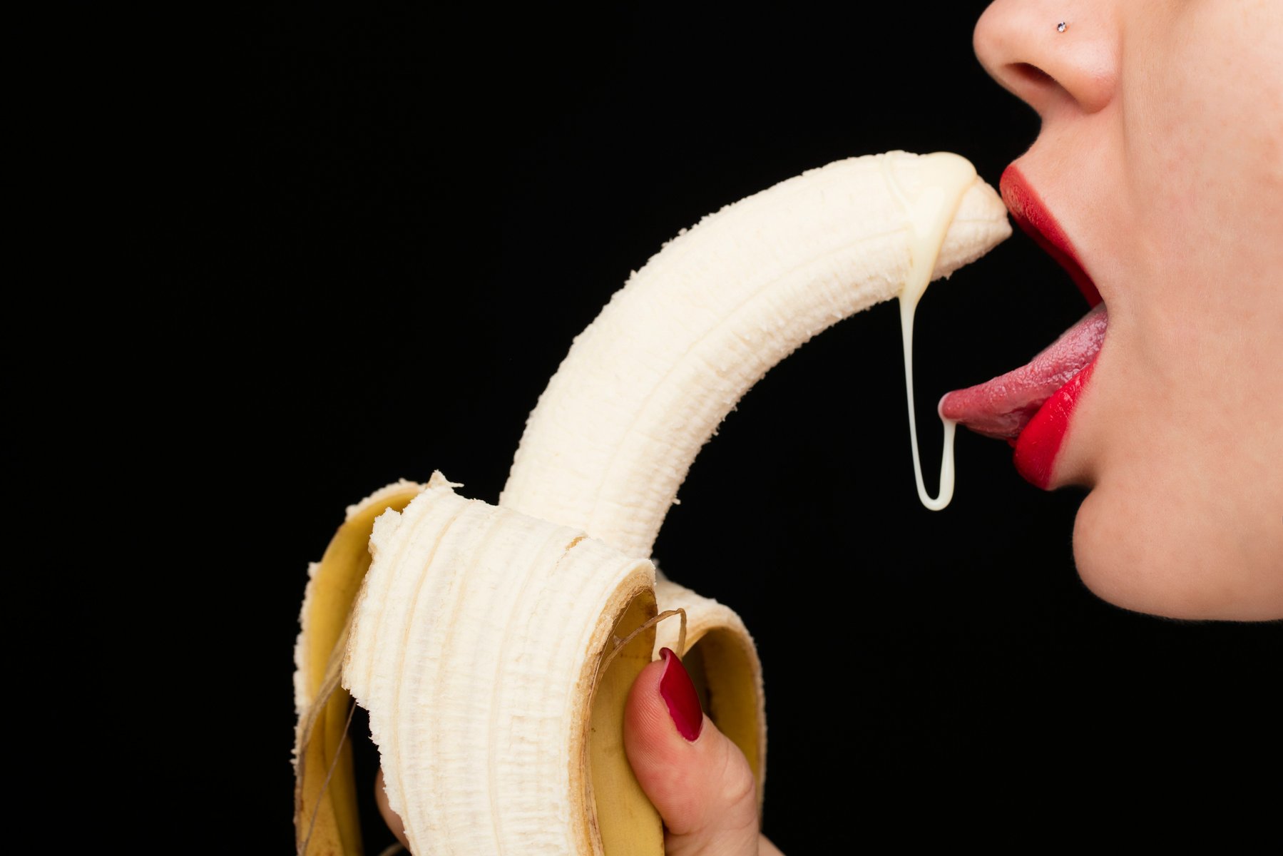 The Complete Guide To Seductive Texting: From First Message To Her Doorstep Illustration